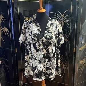 212 Collection Black and White Floral Blouse RE
